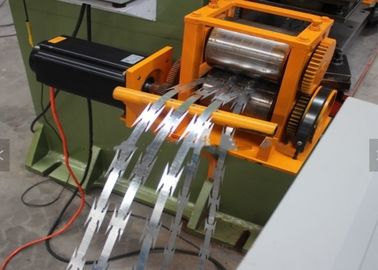 Κίνα Περιφράζοντας καλώδιο υψηλής αποδοτικότητας που κατασκευάζει τη μηχανή, γαλβανισμένο ξυράφι χάλυβα οδοντωτό - μηχανή καλωδίων προμηθευτής